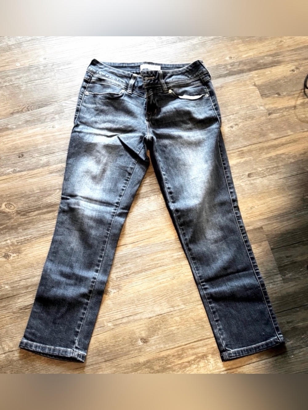 Guess straight leg cropped capris size 27